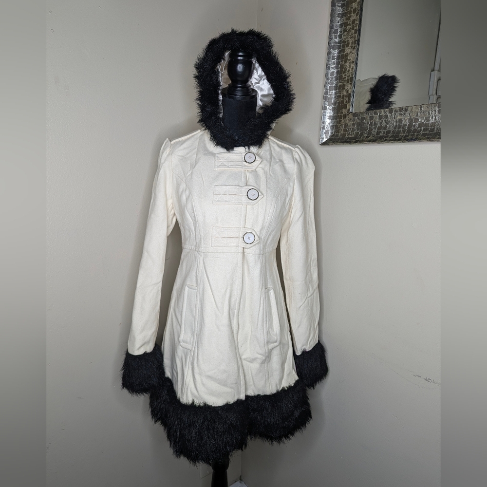TULLE White Coat With Black Faux Fur Trim Size Large